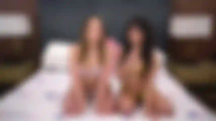 Isabella simpática e frequentemente opala se apaixona e tesoura ao vivo na câmera.