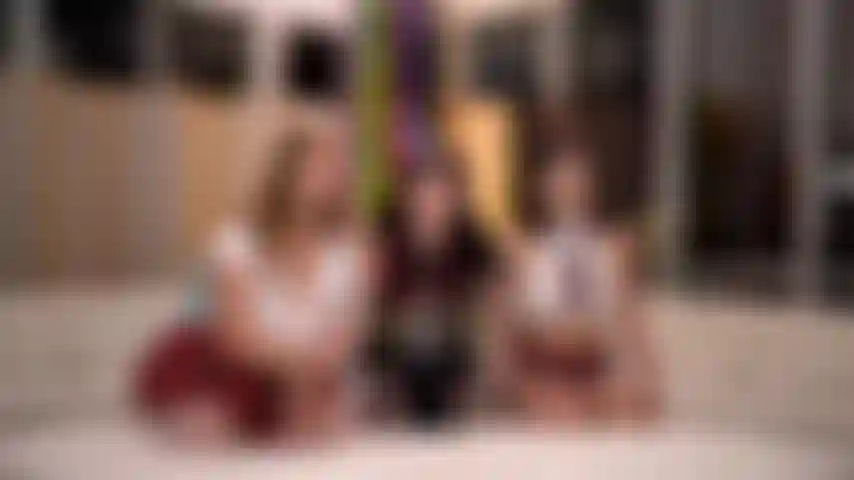 Vamos fazer roleplay - freira pune alunas com cinta com skylar snow, jessica ryan, liv wild em roleplay live cam show.