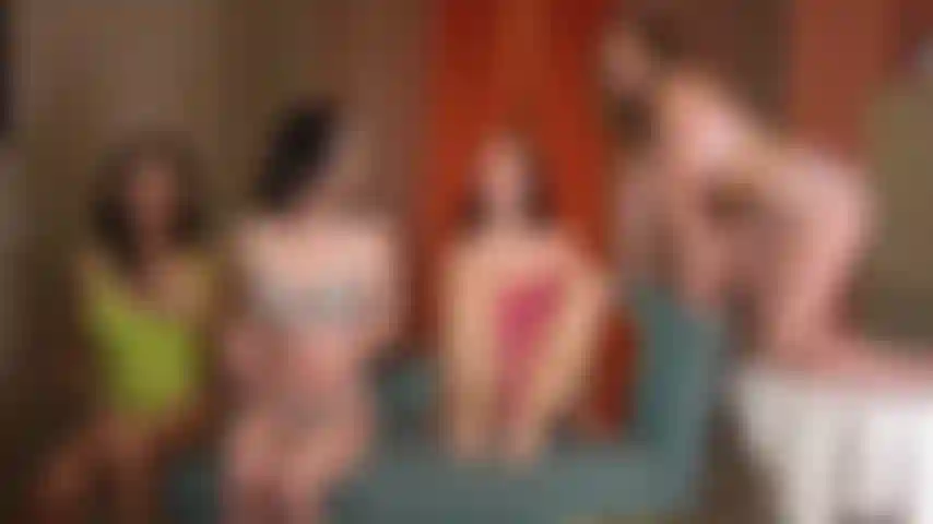 Jazmin luv, katie kush, diana grace e avery black formam uma linha para a buceta leste em incrível quarteto lésbico de câmera ao vivo.