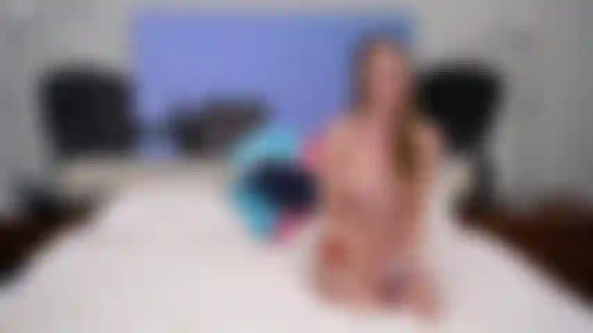 Toda molhada e com tesão - três gostosas fodem e lambem a buceta uma da outra ao vivo na cam.