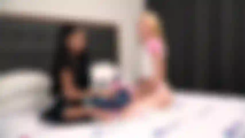 Atire e marque - ryder rey e chloe cherry estão compartilhando uma cinta para um sexo anal quente ao vivo na jerkmate tv.