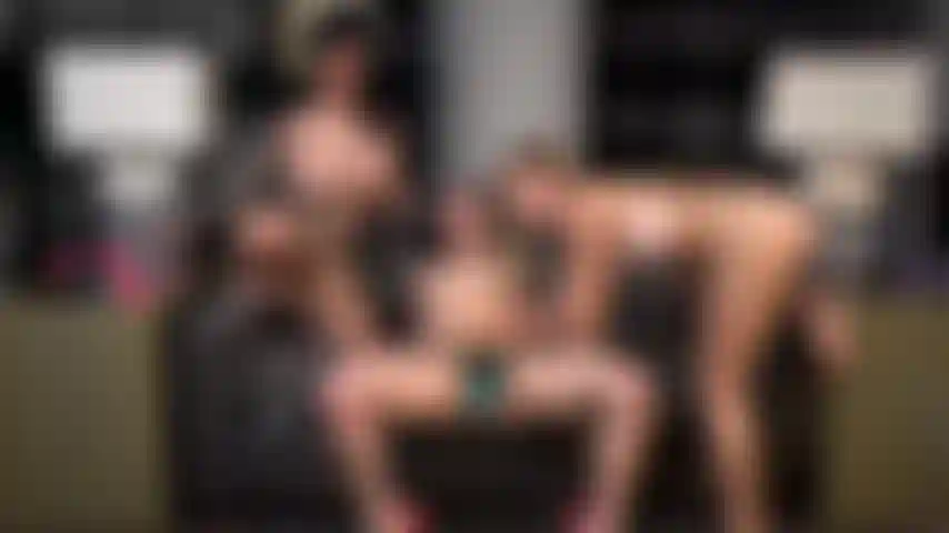 Whitney wright tem uma explosão de lily lane e paige owens com um show ao vivo de fim de semana.