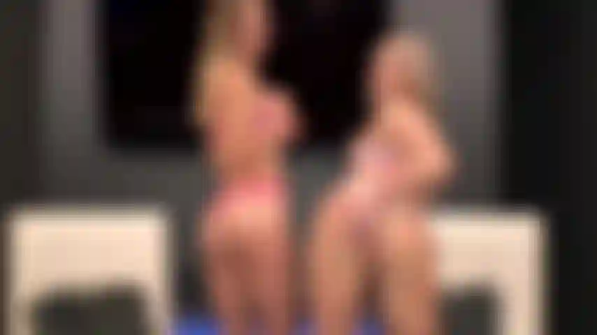 Garotas gostosas de verão - kyler quinn e harley king mostrando suas bundas e bucetas e comendo um ao outro.