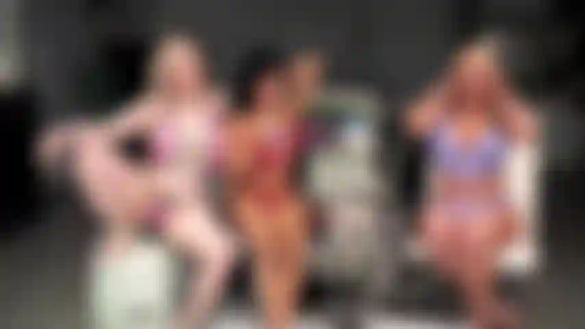 Naughty hearts - ember snow, mellanie monroe e kaiia eve estão usando uma grande coleção de brinquedos sexuais durante o show ao vivo.