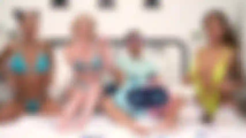 4 Some of july - donnie rock está no céu da buceta neste incrível quarteto com alexis tae, kay carter e april olsen.