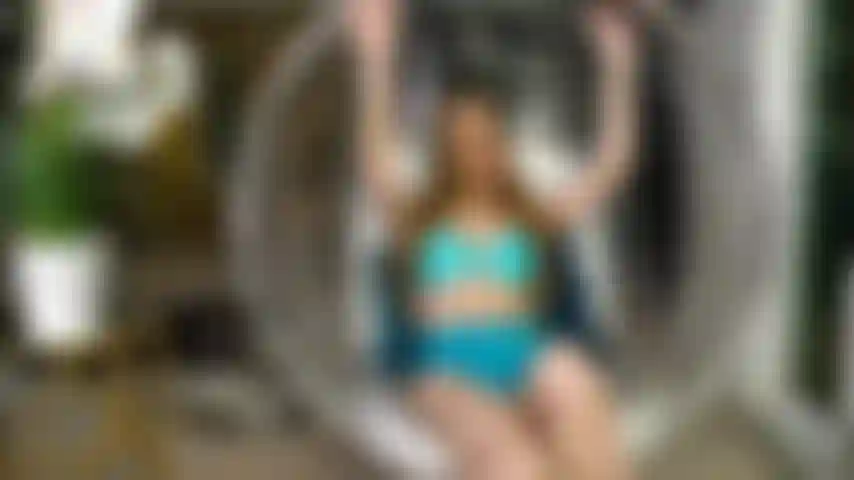 A incrível jillian janson está de volta, assista ele soprar em um grande vibrador e se foder em sua boceta apertada e molhada ao vivo (prévia).