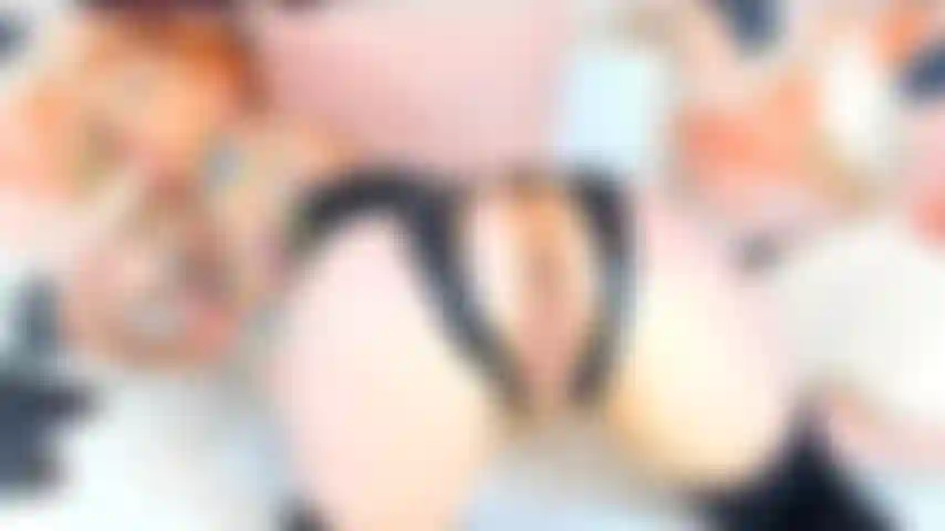 Fodendo minha bucetinha e cuzinho no cachorrinho.