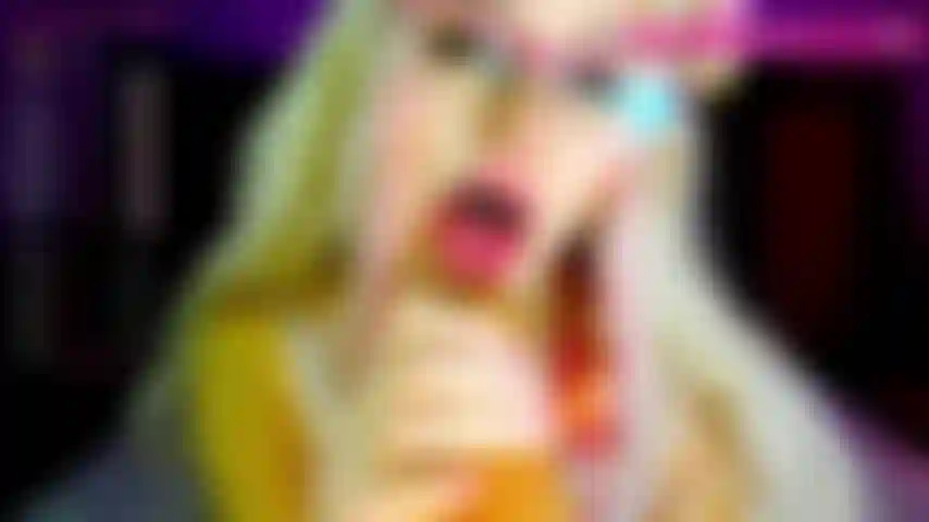 Veja como eu chupo seu pau grande e monto nele.