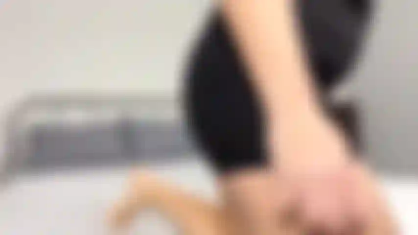 Sou sua ex-namorada e acabei de chegar em casa depois de encontrar você no bar naquela noite. Faço um vídeo sacanagem tentando te seduzir e mostrar o quanto estou molhada.... ;).