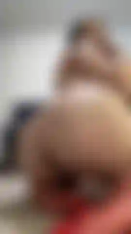 Do cu para a boca com o dedo.