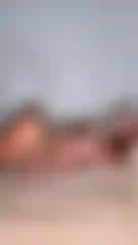 Apenas brincando um pouco com minha buceta enquanto estou deitada na cama. A próxima coisa que você sabe é que minha buceta está na sua cara e eu gemendo.