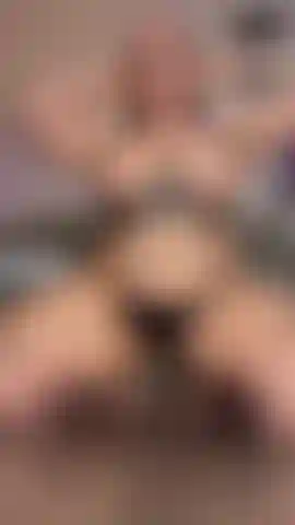 Cavalgando (na frente e atrás), esguichando e batendo na minha buceta em meia arrastão.