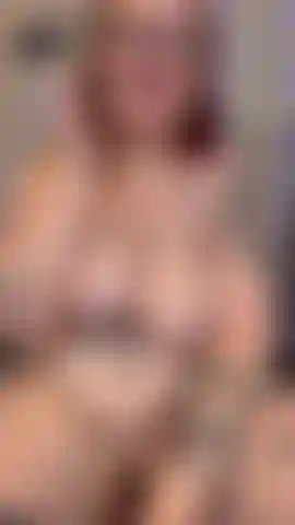 Usando minha varinha exuberante e hitachi para esguichar.