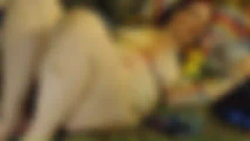 20240427 Andando com um body de malha arco-íris.