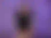 Peguei você se masturbando com pornografia trans ontem à noite. Decidi tornar realidade a sua fantasia. Você vai chupar pau, ser fodida e usar calcinha a partir de agora, sua putinha idiota.