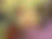 Vamos lá. Vejo que você está mexendo na minha gaveta de calcinhas e náilon. Deixe-me mostrar como colocá-los. Agora deixe-me mostrar como fazer uma mulher ter um orgasmo real, forte e alucinante.