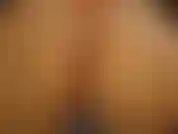 Hoje decidi recompensá-la deixando-a adorar meu corpo enquanto eu lhe digo como se tocar. Você vai beijar onde eu te contar quando eu te contar. Você vai me adorar por inteiro e idiota como eu te digo.