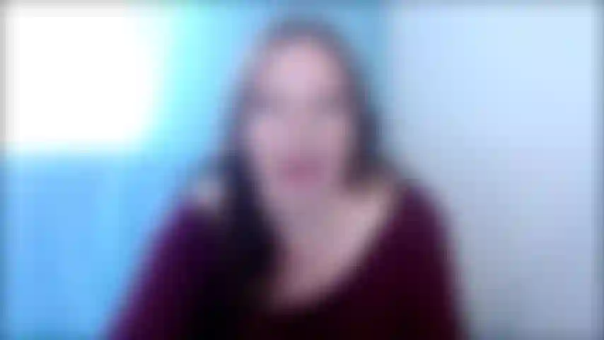 Venha aqui, minha putinha de pés. Vou te dar um presente tão gostoso hoje. Você pode adorar os arcos perfeitos da sua deusa e os doces dedinhos, escrava de pés. Sinta o cheiro incrível dos meus pés. Agora tire seu pau e acaricie como eu mandar, enquanto você tem a honra de lamber, cheirar e gozar nos pés perfeitos da sua deusa.