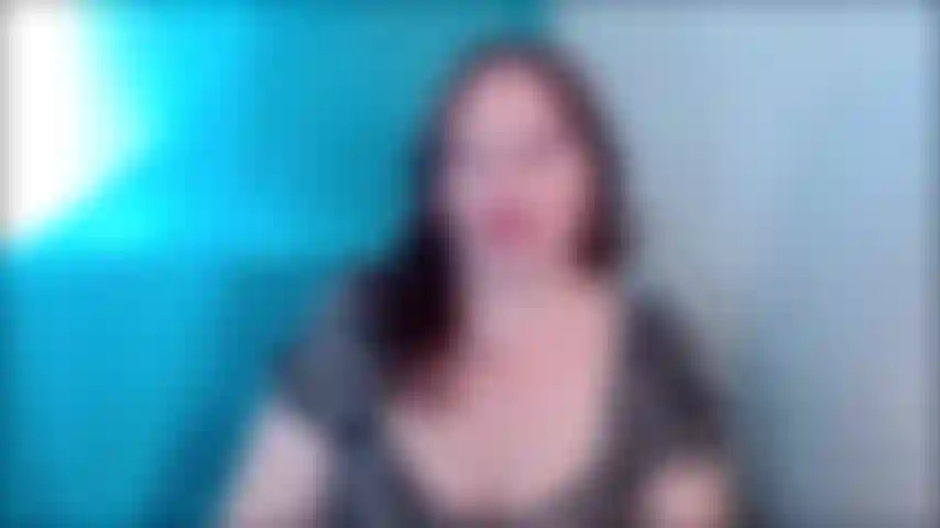 Eu estava tão ansiosa por isso. Eu acho que você sabe que eu tenho uma quedinha por você no escritório já faz um tempo. Eu fiquei emocionada quando você me chamou para sair e você não decepcionou com o encontro que você me levou. Aquele restaurante era incrível, sua seleção de **** era impecável e o deserto. Você arrasou, senhor. Então você me surpreendeu, agora é a minha vez de você sabe, te surpreender. Sim, vamos tirar esse cara e. Desculpe. Eu não queria rir. Quero dizer, sério? Você é um ótimo encontro e um cara legal, mas ele é muito pequeno. Sim, eu não toco ou faço sexo com paus tão pequenos. Eu não tenho certeza de como isso funcionaria. Uau, o garotinho ficou duro quando eu o chamei de minúsculo. Você gosta disso? Você é um daqueles caras que fica excitado quando riem do seu pinto pequeno? Eu vi essas garotas online tirando sarro de caras com pênis minúsculos e o jeito que elas zombavam de seus pintos minúsculos meio que me excitou. Eu não vou tocar nessa coisinha patética, nem chupá-la ou fodê-la. Ha! Ele está tentando ficar grande. Oh meu, olhe para ele lutando. Ele é tão pequeno e fofo. Eu vou te dizer uma coisa. Se você realizar minha fantasia sobre humilhar um homem de pinto pequeno eu vou deixar você gozar sua pequena carga nos meus peitos grandes. Talvez eu não conte a todas as garotas do escritório sobre isso, mas não estou prometendo nada.