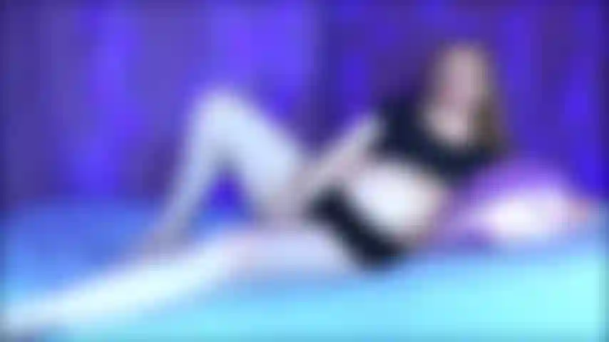 Hoje é o quarto dia do seu treinamento de escrava, você vai adorar minha boceta perfeita quando eu me esfregar lentamente, então você também quando eu foder meus dedos, você sacode rápido até gozarmos juntos após sua contagem regressiva de gozo.