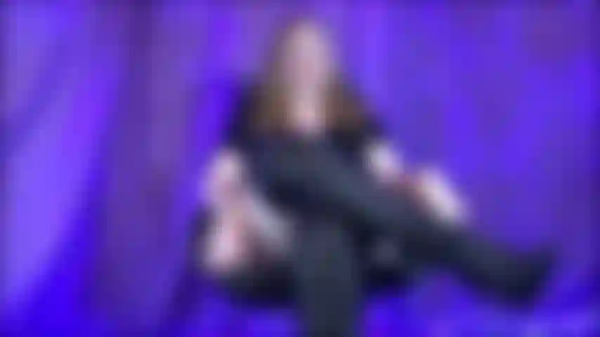 Olha, você está coberto de porra, meu namorado e os amigos dele cobriram você de porra e te deixaram no chão para me encontrar vestido como uma vagabunda, eu sei que eles não tocaram no seu pau, então idiota, 4 eu, corno, maricas, vadia .