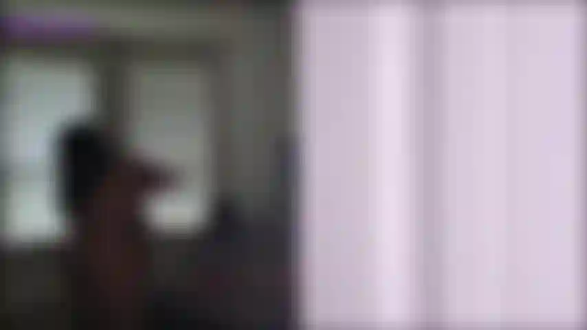 Você me vê espiando em você e me masturbando, então você me arrasta para o seu quarto e me faz sentar na sua cama. Você me provoca e me humilha por ter tesão pelo meu vizinho malvado. Então você me faz sacar.