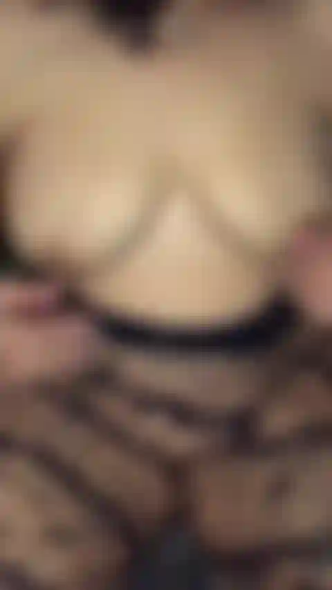 Problema duplo com vibrador na bunda e na buceta.