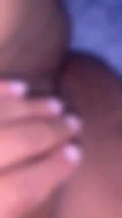 Veja-me brincar com minha buceta molhada.