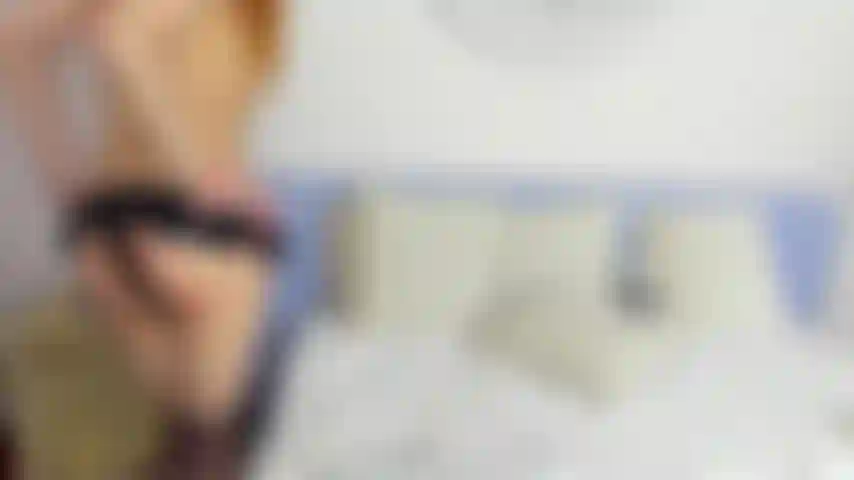 Estimulando meu clitóris com uma vibração, observe-me enquanto eu gozo!