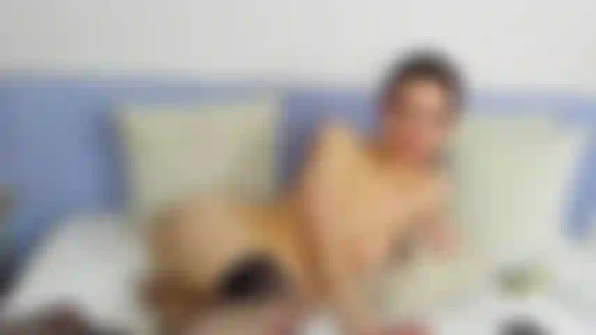 Coloque seu pau no meu cuzinho e seus dedos na minha bucetinha!