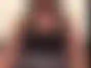 Tirando a legging, dedilhando a bunda, vibrador nas costas, orgasmo com o brinquedo.