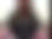 Roupa de férias. Bunda tremendo, batendo e dedilhando. Orgasmo com brinquedo.