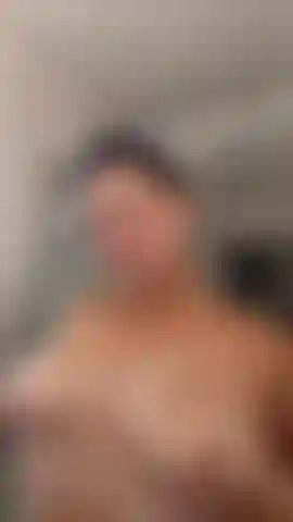 Toma banho comigo? Fico excêntrica no banheiro.