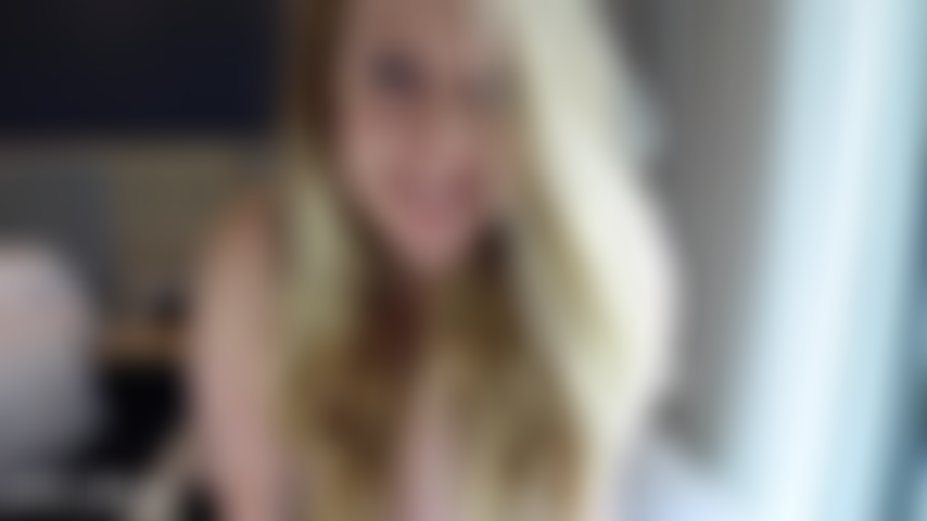 Me exibi e gozo duas vezes.