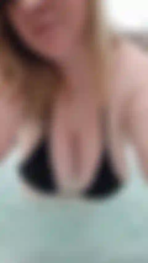 Tire a roupa na banheira de hidromassagem.