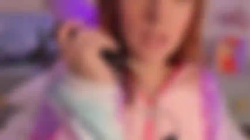 Abro a boca com mordaça enquanto a baba escorre.