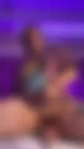 Esfrego meu clitóris no seu pau.