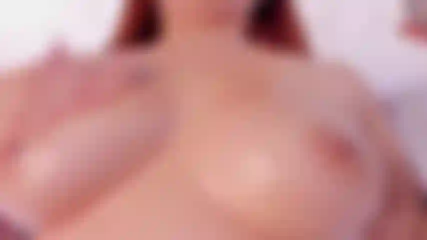 Parafina quente nas minhas tetas.