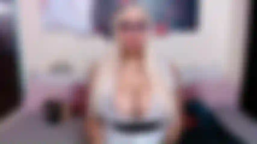 Lady tsunade você quer beijar a bunda e a bucetinha dela.