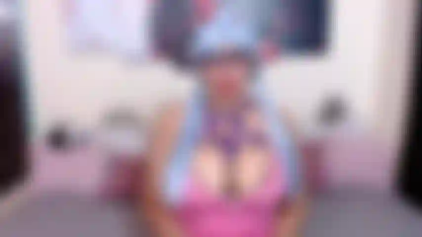 Chupo meus 2 peitos ao mesmo tempo, você gosta de ver como eu mordo meus mamilos.