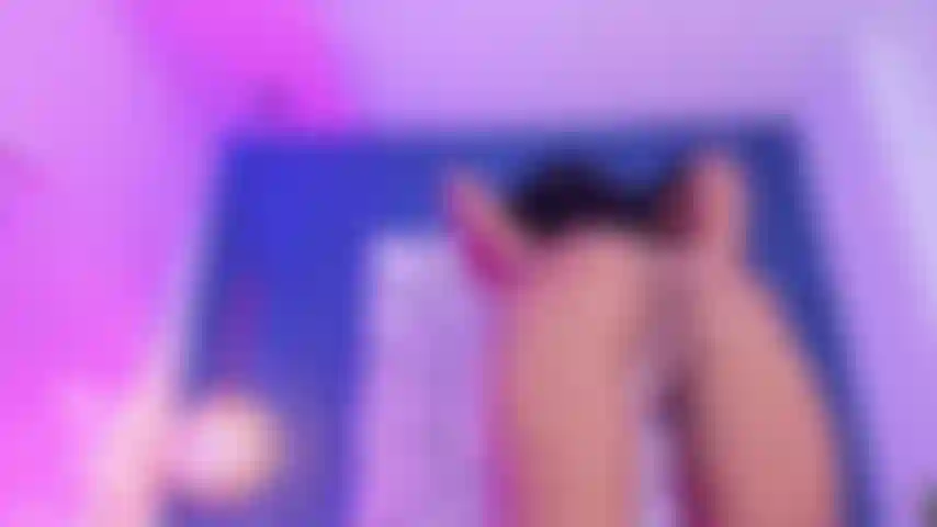 Com uma bunda latina grande e saltitante.