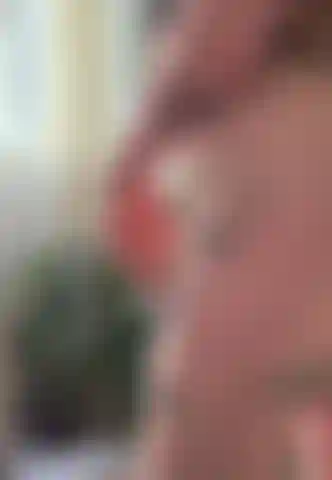 Dançando muito safada, mostrando minha bucetinha.