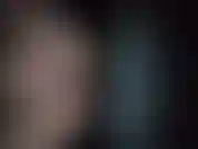 Brincando lá fora em cima do telhado.