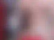 Começa a se flexionar com roupas apertadas e posar e gozar com muita porra...