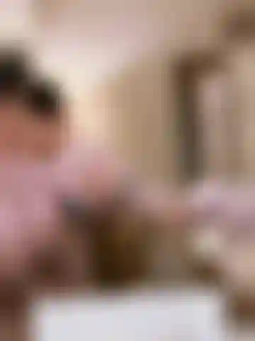 Fiquei com tanto tesão no meu quarto de hotel.