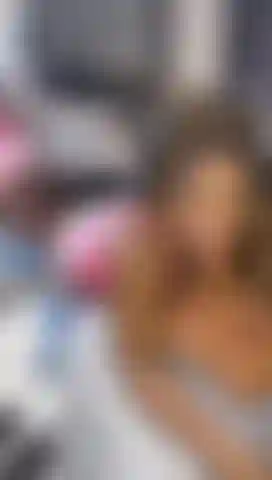 Brincando com meu torso.