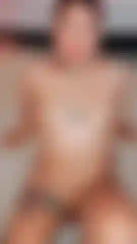 Óleo quente nos meus peitos.