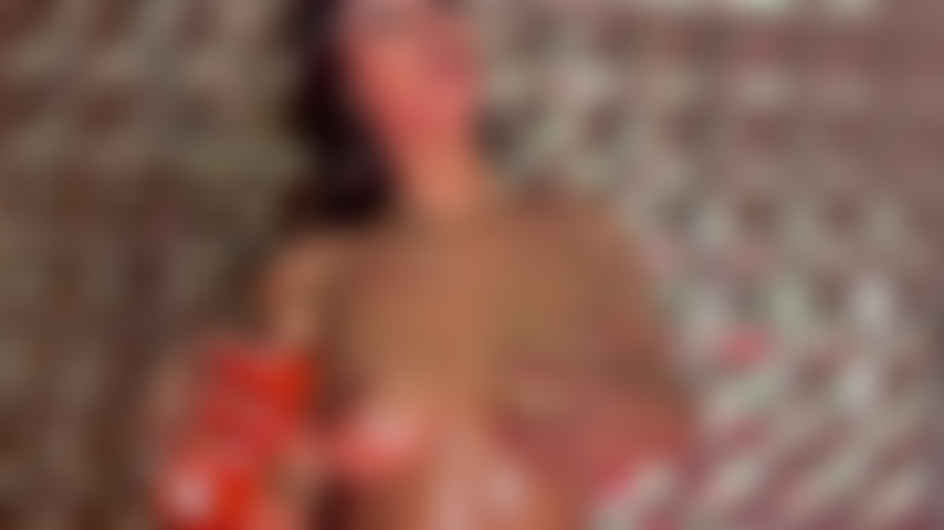 Venha ver meu corpo delicioso cheio de óleo.