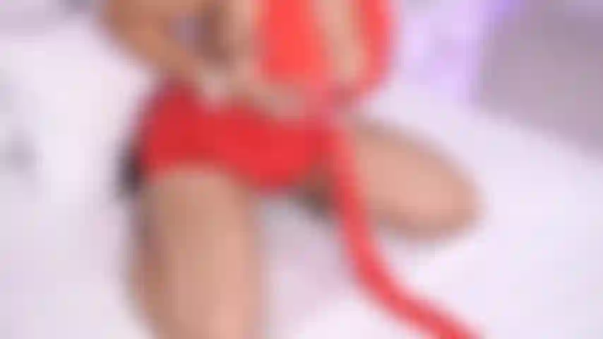 Mulher madura gostosa com seios grandes.