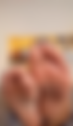 Pés safados em close.